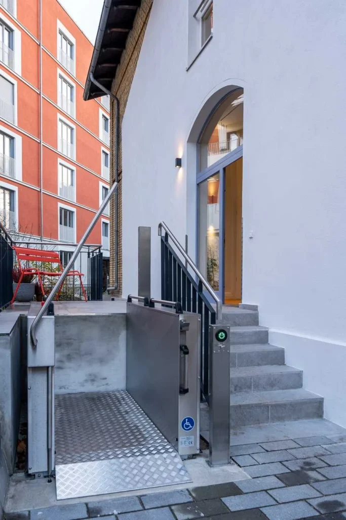 Barrierefreier Eingang der Zahnarztpraxis happybite in Berlin‑Moabit